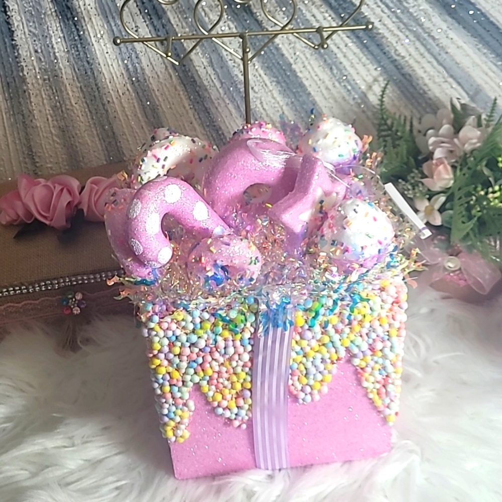 Sprinkled Gift Box Ornament Thi